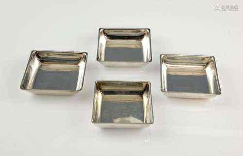 George V set of four silver graduated pin dishes,