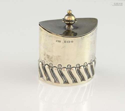 Edward VII silver tea caddy, with finial top and p