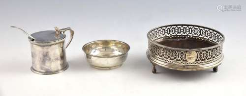 Edward VII silver circular dish, by S Blackensee &