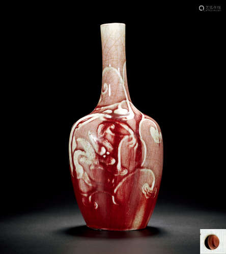 清 红釉螭龙长颈瓶
