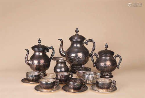18世纪中期 纯银茶器 （一套十一件）