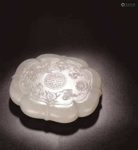 清中期 白玉八宝纹海棠形盖盒