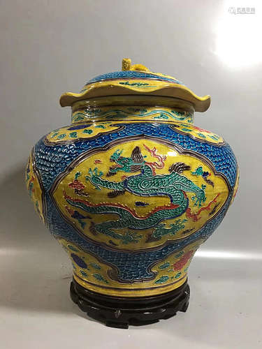 A COLORFUL DRAGON&PHOENIX PATTERN JAR