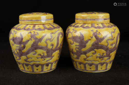 A PAIR OF DRAGON PATTERN YELLOW GLAZED VASES
