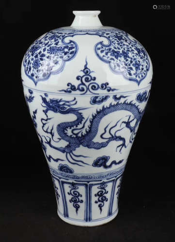 A BLUE & WHITE DRAGON PATTERN MEI VASE