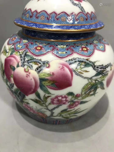 A FAMILLE-ROSE NINE-PEACH PATTERN JAR WITH CAP