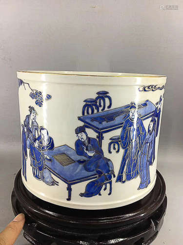 A BLUE & WHITE FIGURE DESGIN BRUSH POT WITH BASE