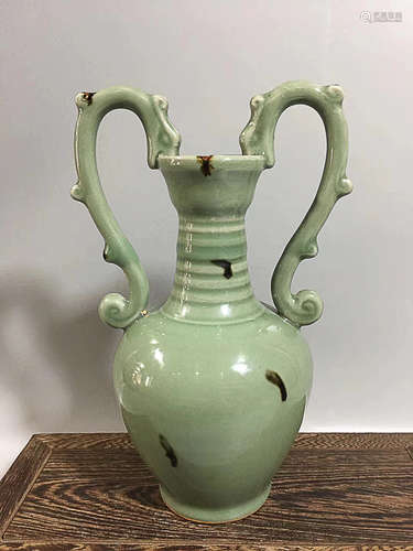 A LONGQUAN KILN DOUBLE-EAR VASE