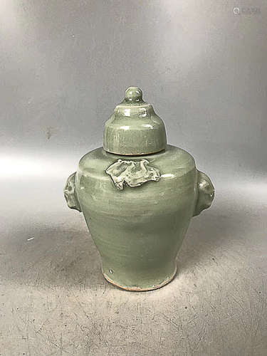 A LONGQUAN KILN CELADON-GLAZED JAR WITH CAP