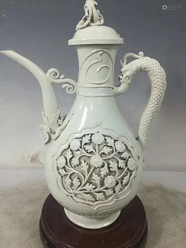 A SHU FU GLAZE HOLLOWED-OUT CARVING DRAGONG HANDLE EWER