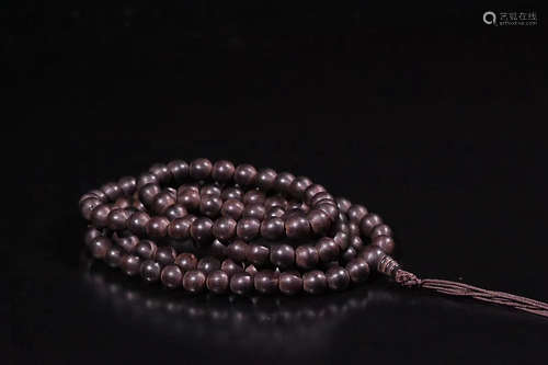 A STRING OF OLD AGALLOCH EAGLEWOOD BUDDHA BEADS