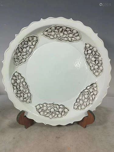 A SHU FU GLAZE HOLLOWED-OUT CARVING FLOWER PATTERN PLATE