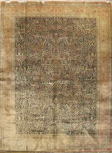 Fine Chinese Silk Hereke Carpet (Mille-Fleur Design),