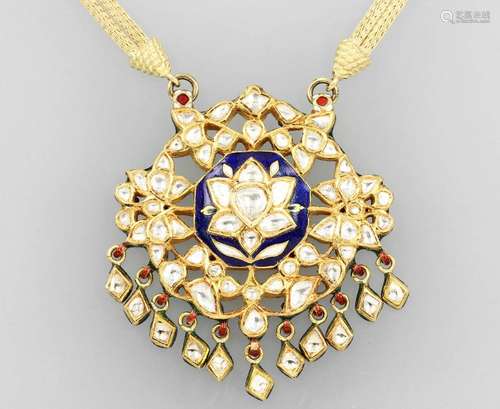 Necklace with enamel and diamonds