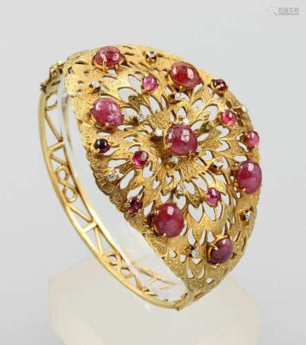 18 kt gold bangle with rubies and diamonds