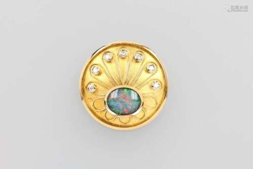 14 kt gold brooch with opaltriplet and brilliants