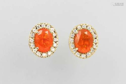 Pair of 14 kt gold earrings with fire opals and