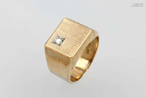 14 kt gold gents ring with brilliant