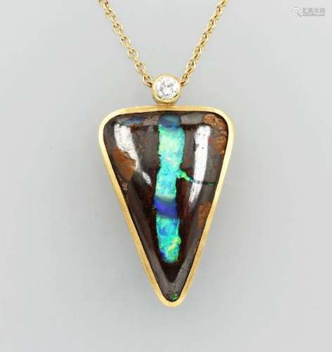 Pendant with opal and brilliants