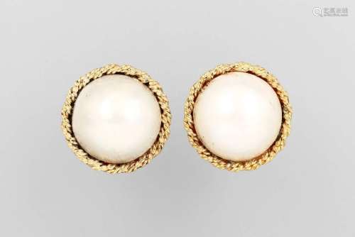 Pair of 18 kt gold earrings with mabepearls