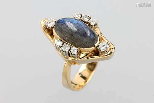 18 kt gold ring with labradorite and brilliants