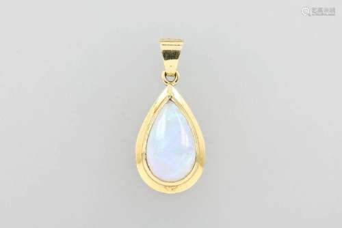 14 kt gold pendant with opal