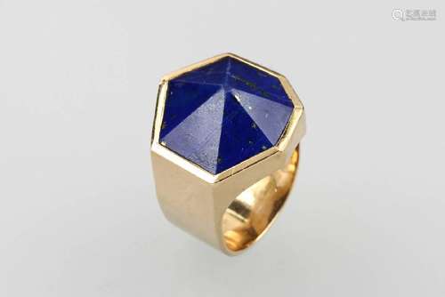 14 kt gold ring with lapis lazuli