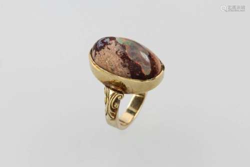 14 kt gold ring with boulder opal