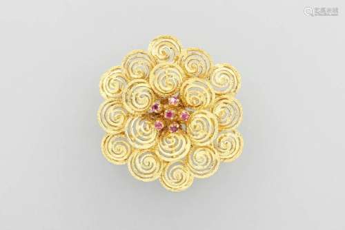 18 kt gold brooch with rubies