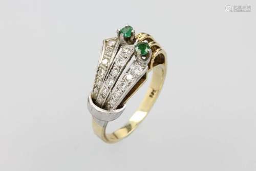 14 kt gold ring with emeralds and brilliants