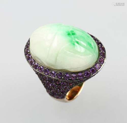 18 kt gold ring with jade and amethysts