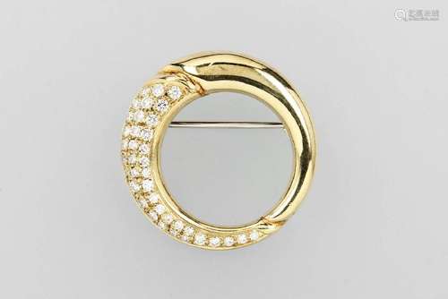 14 kt gold brooch with brilliants