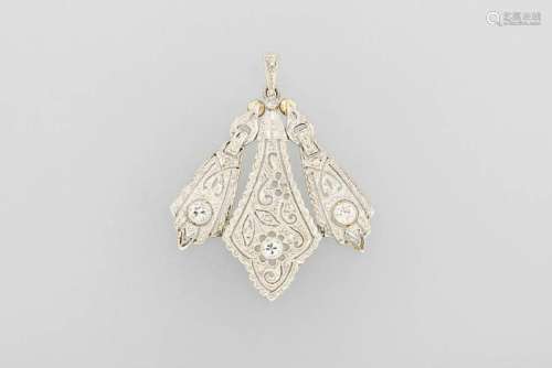 14 kt gold pendant with diamonds