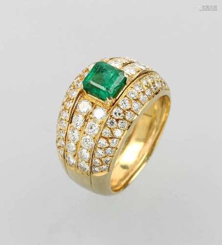 18 kt gold ring with emerald and brilliants