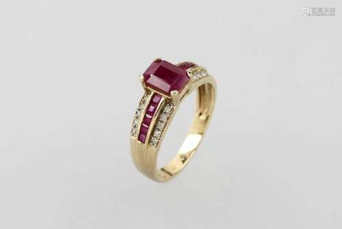14 kt gold ring with rubies and diamonds