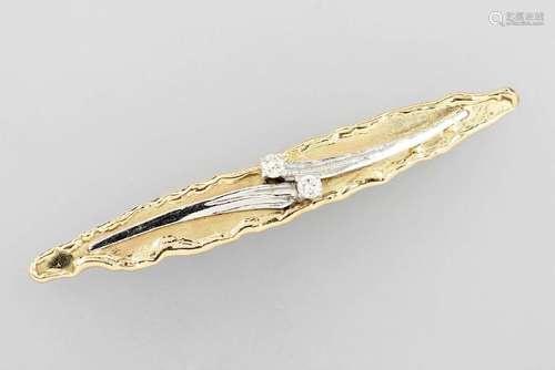 14 kt gold brooch with brilliants