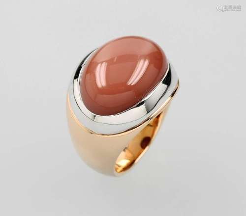 18 kt gold ring with moonstone