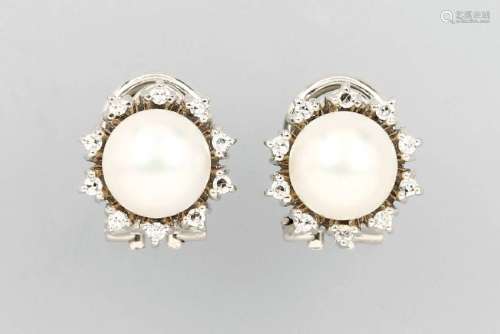 Pair of 18 kt gold clip earrings with cultured akoya