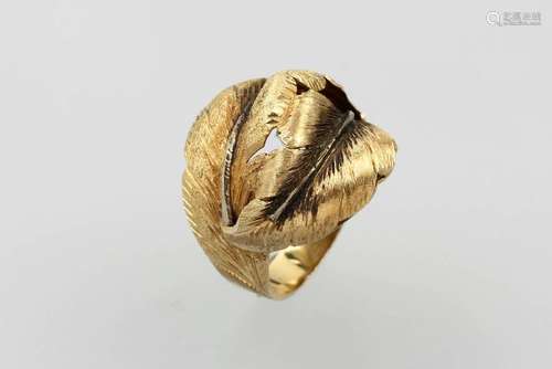 18 kt gold ring with leaf decor