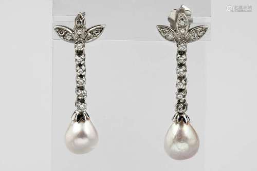 Pair of earrings with brilliants and cultured pearls