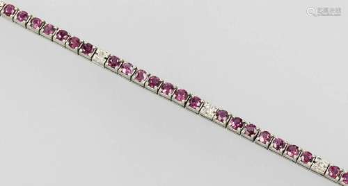 14 kt gold rivierebracelet with rubies and brilliants