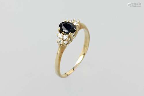 14 kt gold ring with sapphire and brilliants