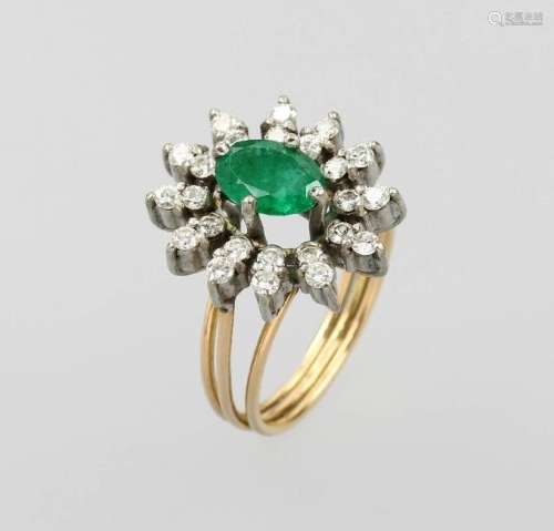 18 kt gold ring with emerald and brilliants