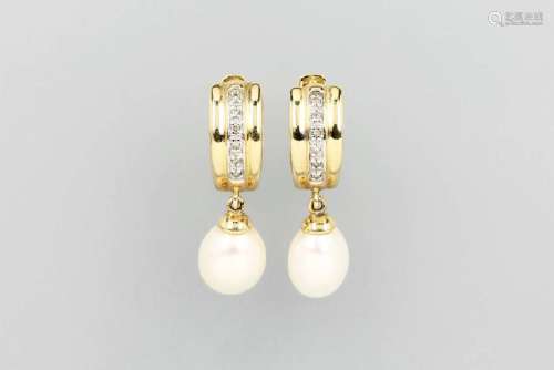 Pair of 14 kt gold ear hoops with cultured pearls and