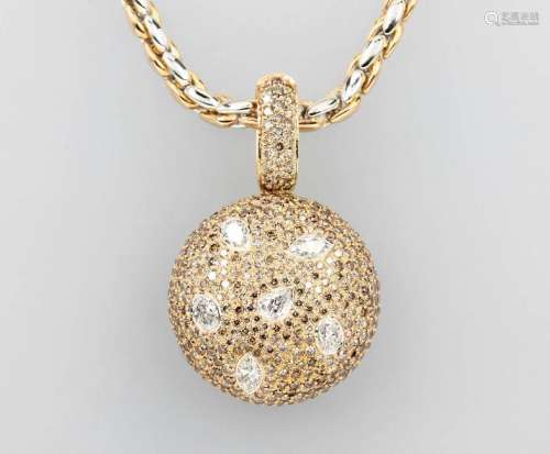 18 kt gold LEO WITTWER pendant with diamonds