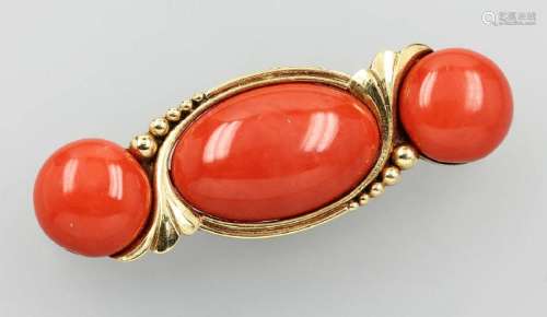14 kt gold brooch with corals