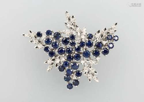 18 kt gold brooch with sapphires and brilliants