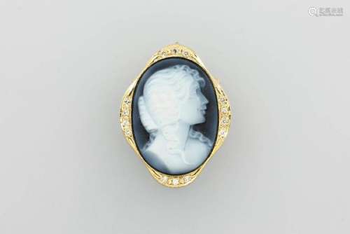 14 kt gold brooch with diamonds and layer stone cameo