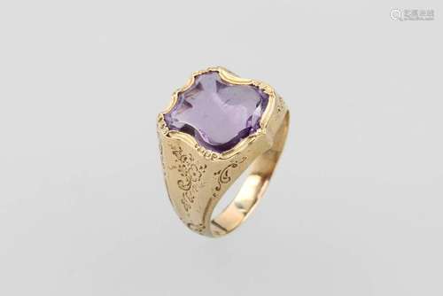 14 kt gold crest ring