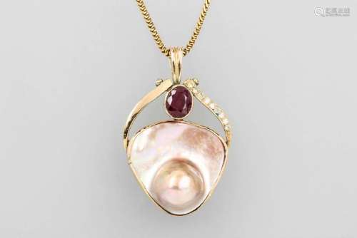 14 kt gold pendant with pearl, ruby and brilliants